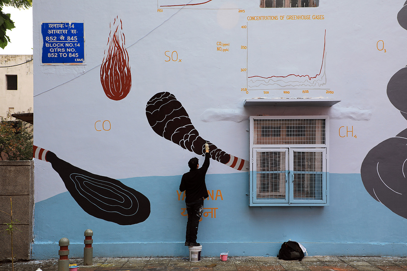 CLIMATE 05 – SKYTG24:NEW DELHI, ANDRECO’S MURALES MADE WITH SMOG INK.
